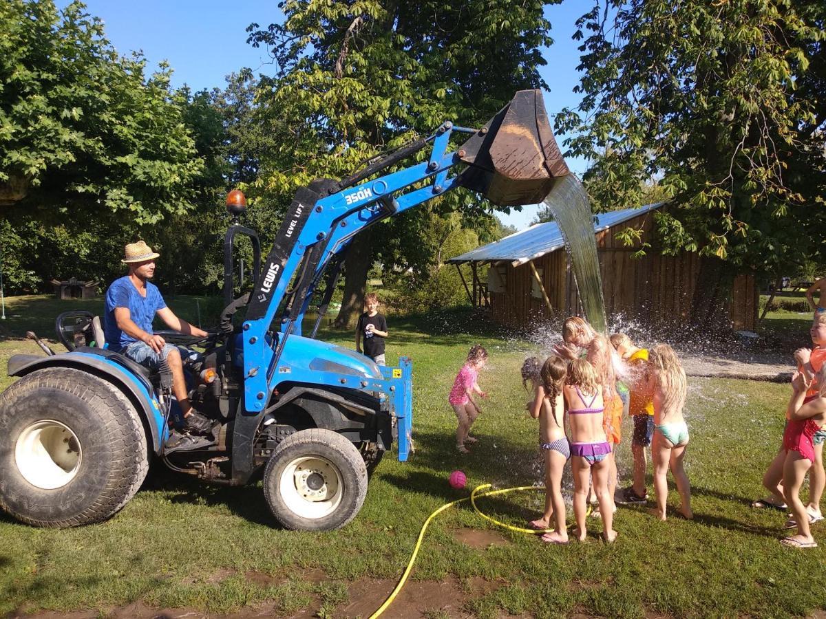 לינה וארוחת בוקר Fongrave Domaine Ramonjavel, Glamping & Alpaca'S מראה חיצוני תמונה